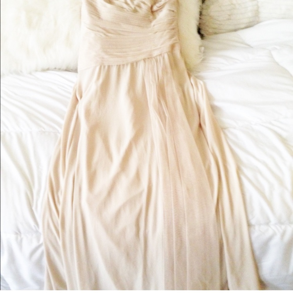 Like new Vera wang cream wedding dress size 4 - Picture 2 of 11